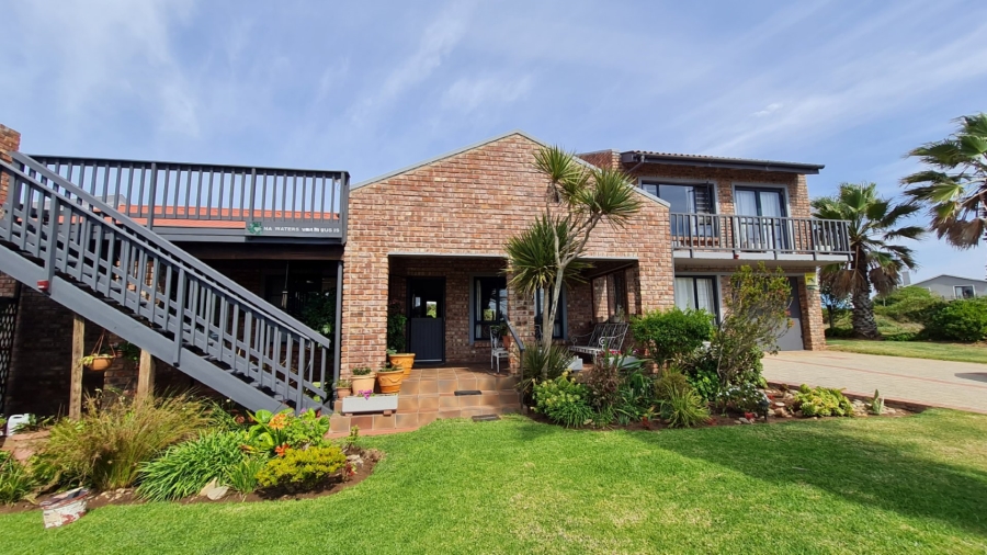 4 Bedroom Property for Sale in Boggomsbaai Western Cape